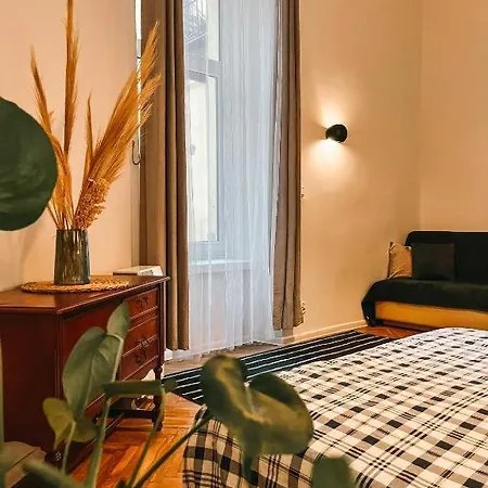 Karmelicka Apartment *